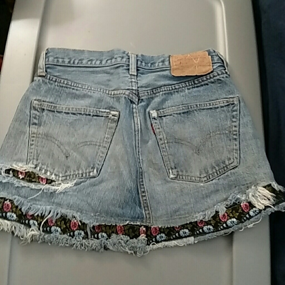 SOLD Vintage Levi's 501 Button Fly Skirt SZ 30 - Picture 2 of 8